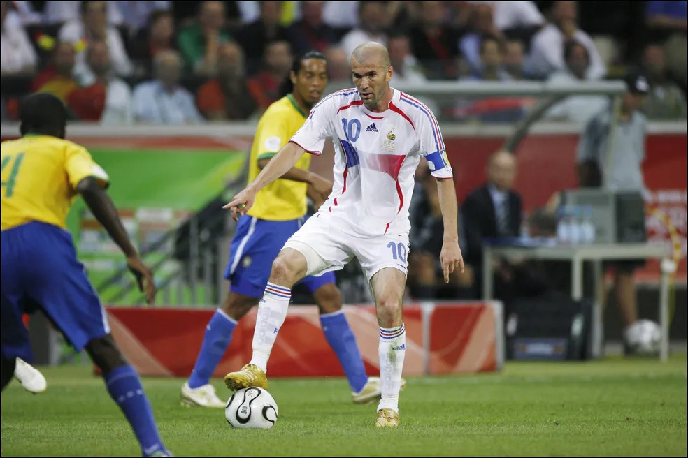 Zidane contra o Brasil no Mundial de 2006. Foto: LEBON/Gamma-Rapho via Getty Images