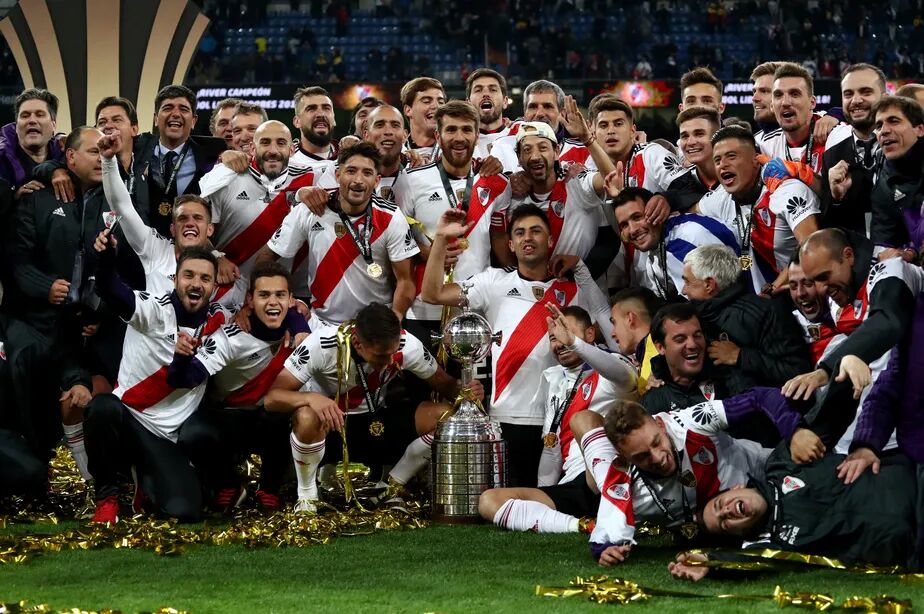 Plantel do River Plate comemorando a última conquista do clube na competição, em 2018. Foto: Reprodução/Reuters